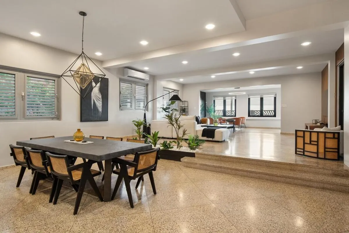 Dom wakacyjny Casa Lux Oceanfront Villa Pool and Car Add Ons San Juan